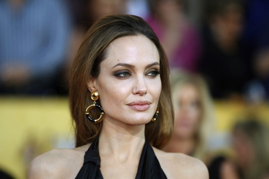 Tamsioji ir šviesioji Angelinos Jolie pusės