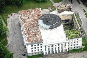 Dėl Profsąjungų rūmų galanda dantis, bet nuotraukos pasako viską