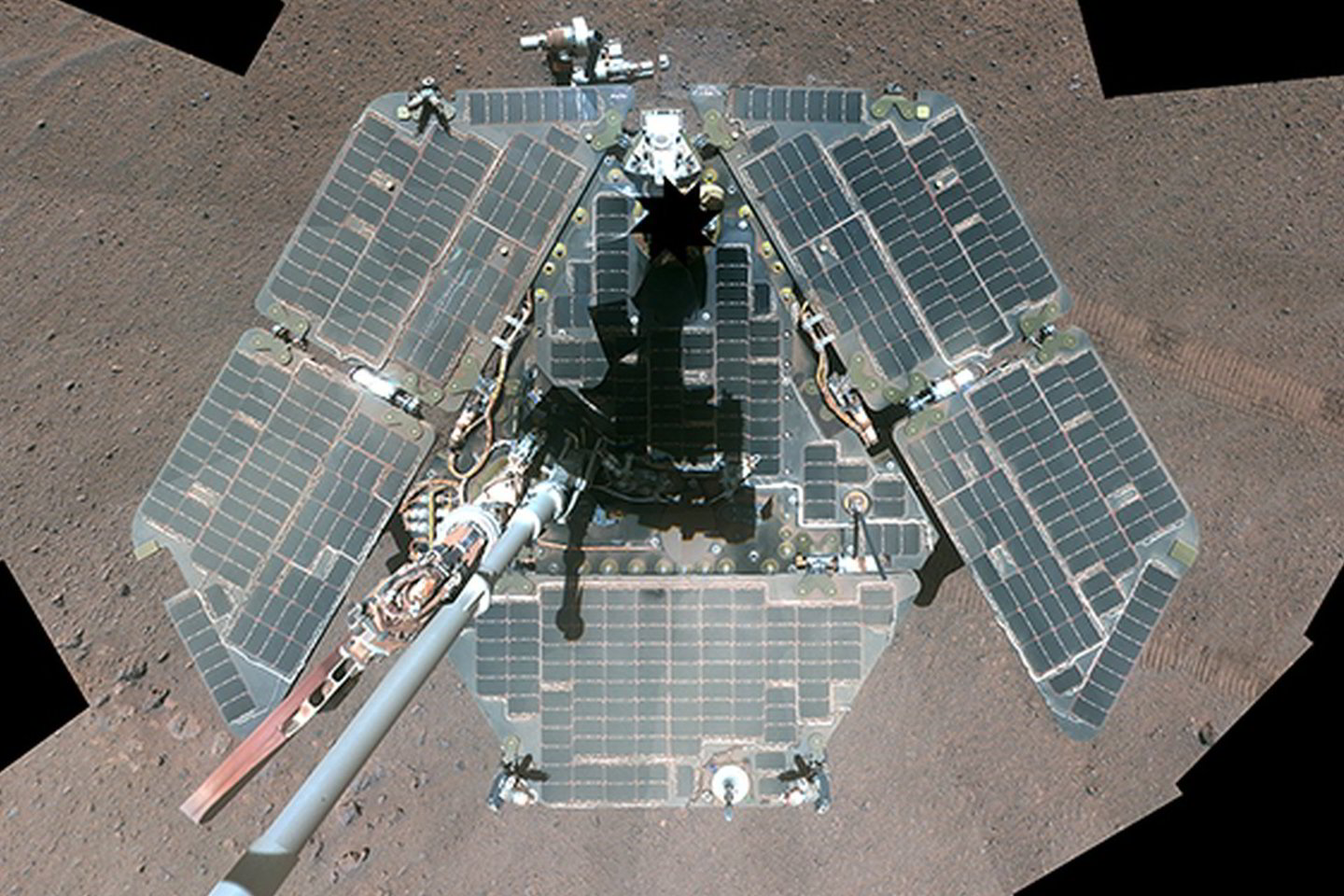 „Opportunity“ šiuo metu tyrinėja Marso kraterį Endevorą.