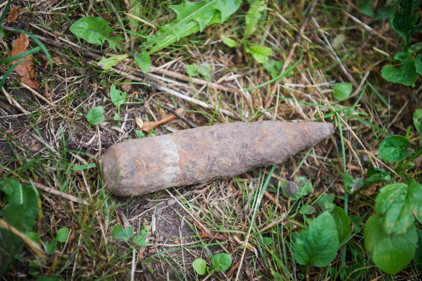 Darbininkai vaikų darželio teritorijoje Vilniuje rado į sprogmenį panašų daiktą.