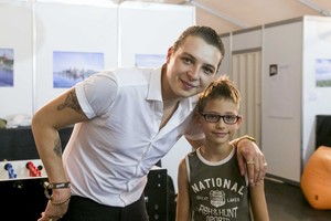 Dainininkas J. Newmanas Rumšiškėse negailėjo dėmesio gerbėjams