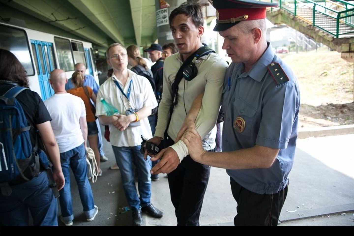 Opozicionierius Rusijoje policija smaugia baudomis, o chuliganai daužo kumščiais.