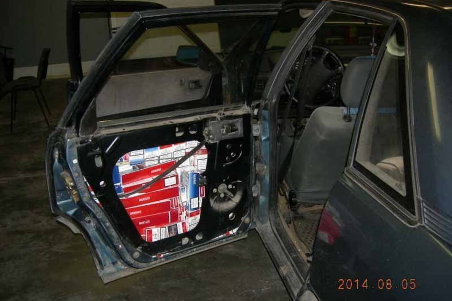 Ruso automobilyje iš viso aptikti 3 tūkstančiai 958 pakeliai „Golden Gate“ cigarečių.