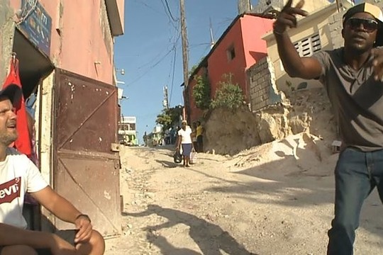 Haičio gyventojai aukoti kviečia repuodami lietuviškai