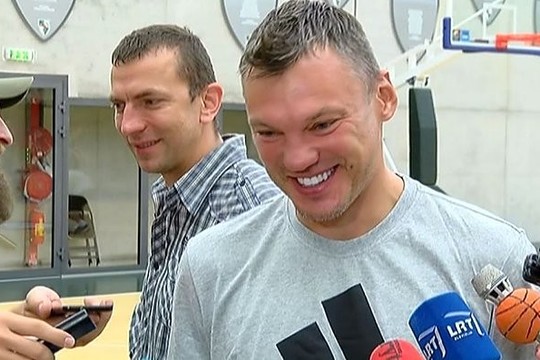Š. Jasikevičių prajuokino klūpančio V. Mačiulio klausimas