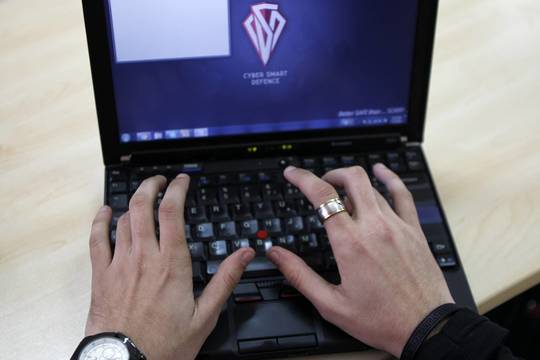 Ukrainą puola ir Rusijos programišiai?