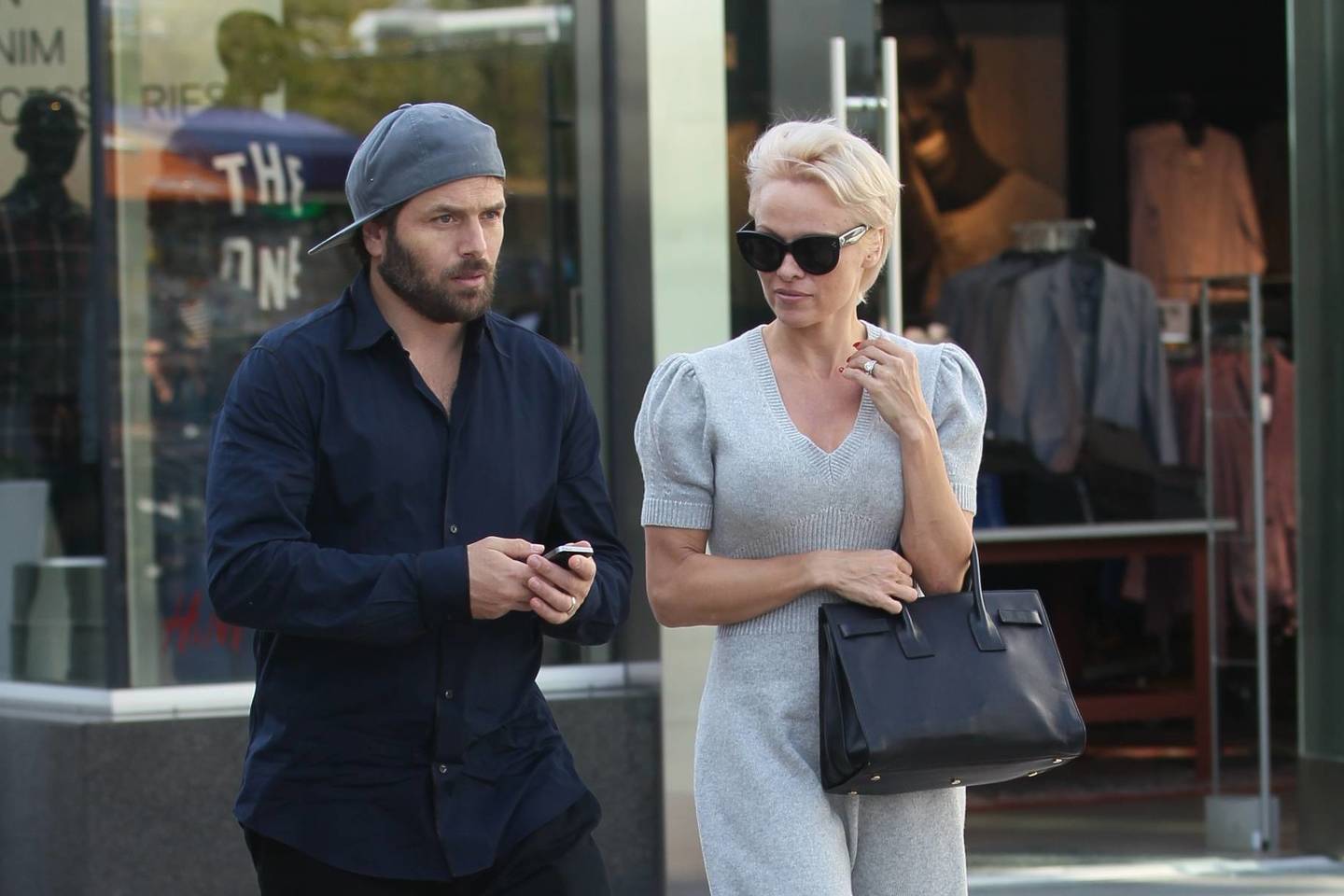 Pamela Anderson, regis, suteikia dar vieną šansą savo santuokai su Ricku Salomonu.
