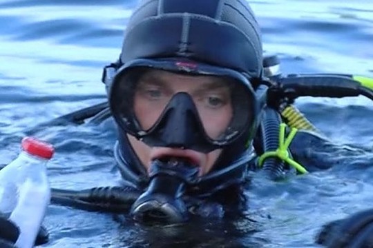 Narus sujaudino butelyje rastas vaikų laiškas emigrantei mamai