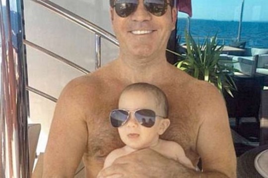 S.Cowellui sauskelnių keitimas kelia pasibjaurėjimą