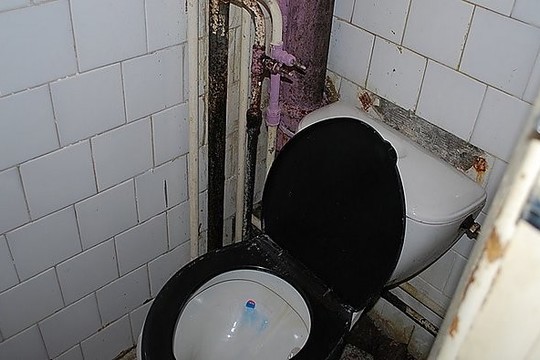 VGTU studentai šoke: piktadarys užpylė bendrabutį vandeniu