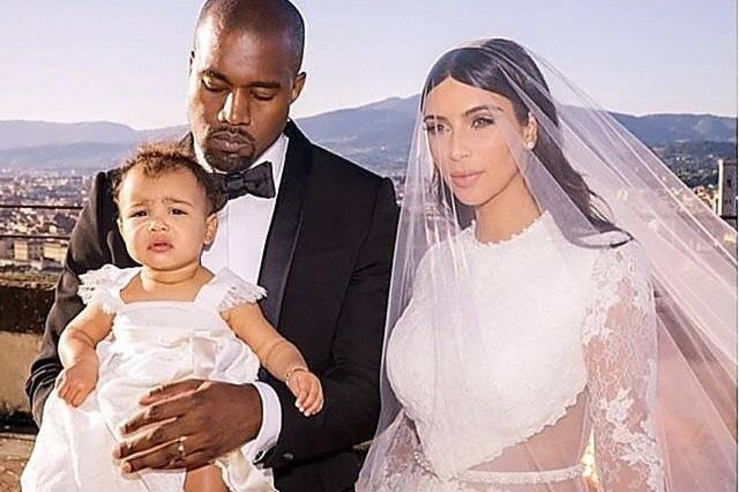Kim Kardashian dukrai davė internautų juokais sugalvotą vardą