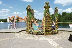 Dešros formos puokštės: tokios užgaidos floristus verčia iš koto