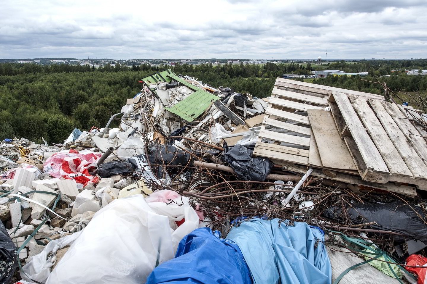 Susirasti arčiausiai namų esančią stambiagabaričių atliekų aikštelę gyventojai gali savo regiono atliekų tvarkymo centrų tinklalapiuose.<br>V.Ščiavinsko nuotr.