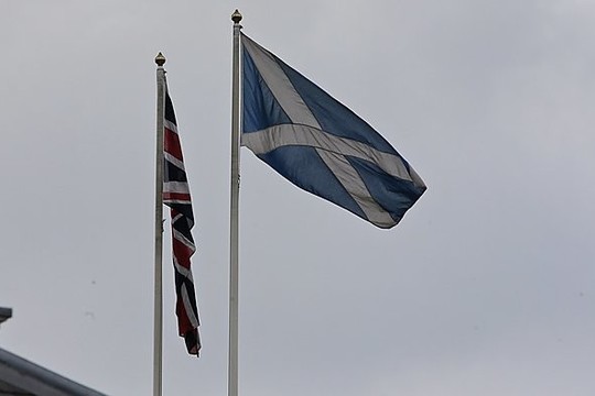 Britai nenori paleisti Škotijos iš savo glėbio