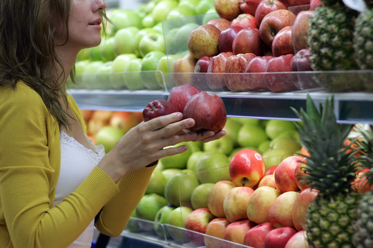 Pigiais Lenkijos obuoliais džiaugiasi tiktai pirkėjai