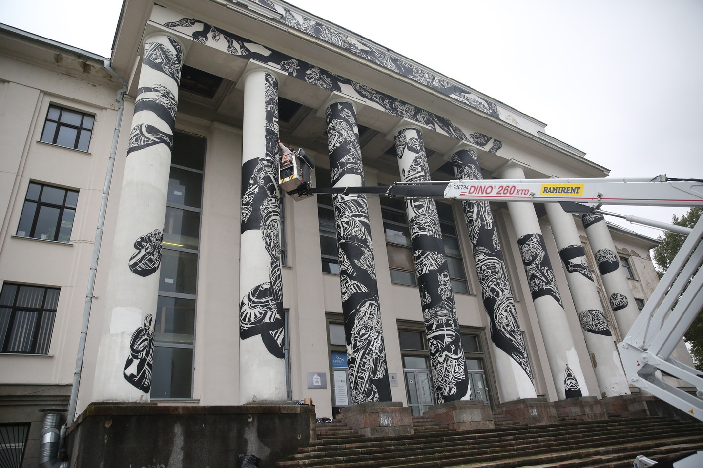 Vilnius Street Art Neapsiriboja Vien Piesiniais Ant Pastatų