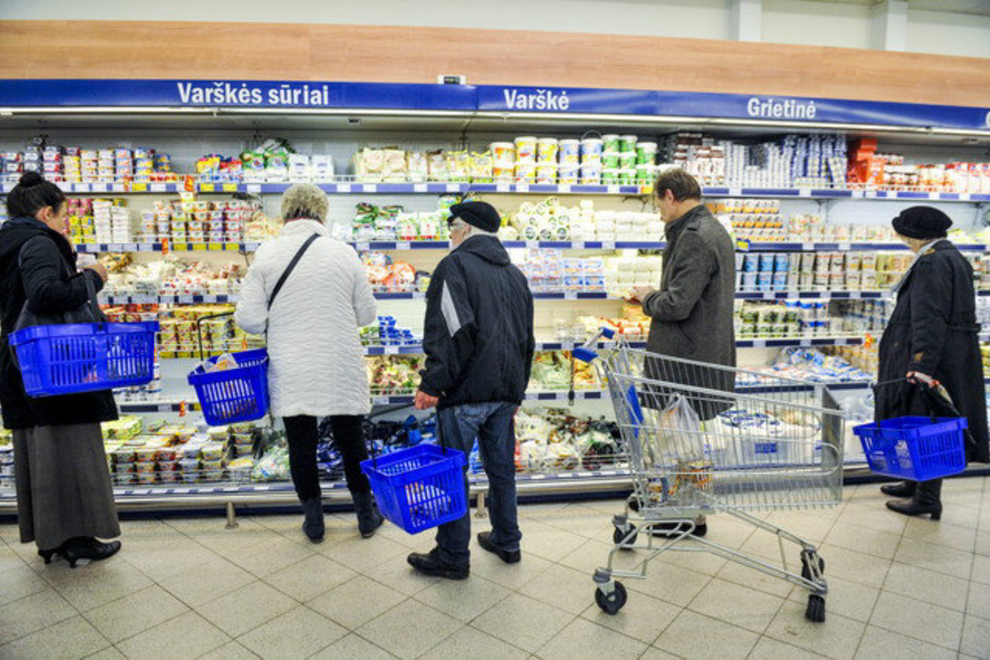 Premjeras mano, kad Lietuvos žmonės, kaip vartotojai, gali priversti prekybininkus elgtis sąžiningai.<br>V.Ščiavinsko nuotr.