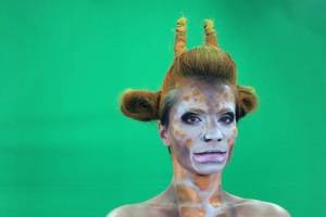 Dainininkė Jurga Šeduikytė fotosesijoje virto žirafa