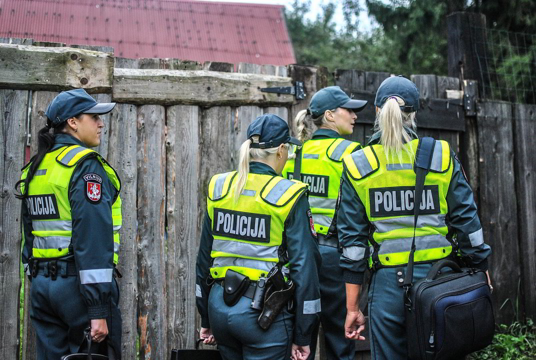 Vilniaus policija surengė prevencinį reidą Vilniaus čigonų tabore.<br>D.Piraitytės nuotr.