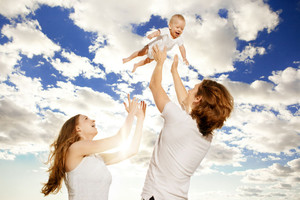 Sukrėsto kūdikio sindromas: tragedijų būna ir mylinčiose šeimose