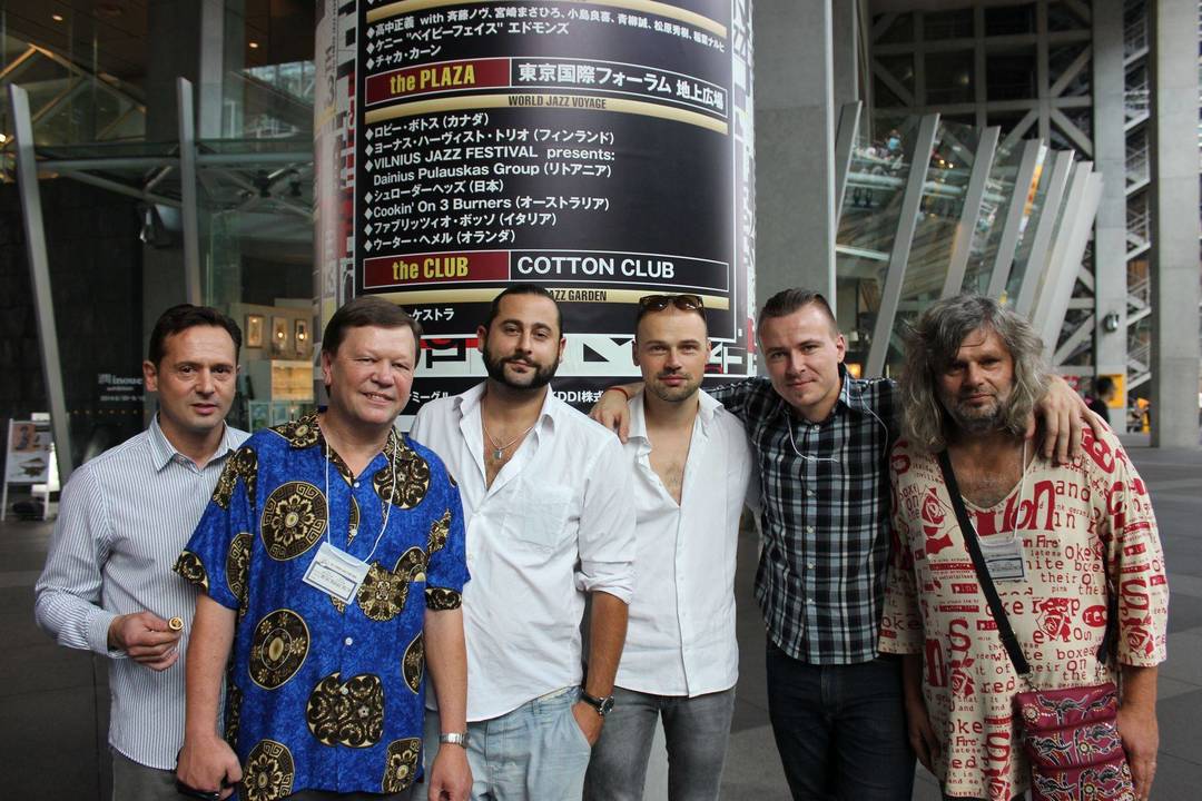 (Iš kairės) V.Ramoška, D.Pulauskas, D.Aleksa, K.Vaiginis, L.Janušaitis ir L.Būda "Tokyo Jazz" festivalyje.<br>Asmeninio albumo nuotr.