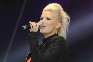 Trečią kartą ištekėjo „Atomic Kitten“ dainininkė Kerry Katona