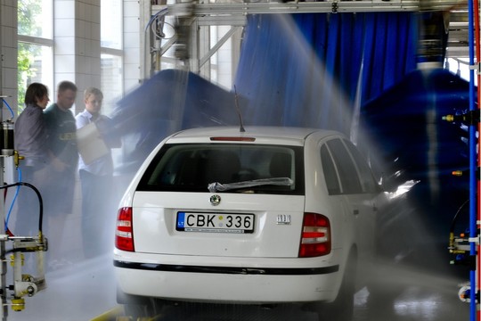 7 dalykai, kuriuos būtina žinoti apie automobilio plovimą