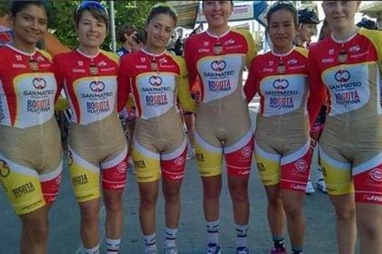 Kolumbijos dviratininkes aprengė „vaginos stiliaus“ uniformomis