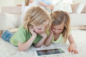 Vaikams svarbiau pasakoti apie saugų internetą, o ne gandrus