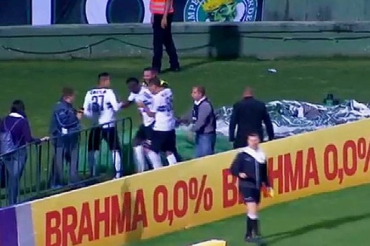 Po gražaus įvarčio – kamerūniečio šuolis į duobę