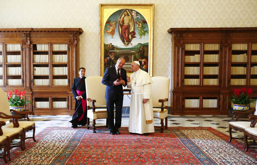 Vatikane popiežius priėmė Latvijos prezidentą A.Bėrzinį.<br>AP nuotr.