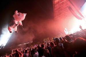 „Brit Floyd“ šou Kaune - skraidanti kiaulė, ekranas ir lazeriai