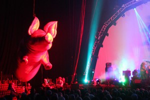 Britų grupė Kauno arenoje kūrė legendinių „Pink Floyd“ iliuziją