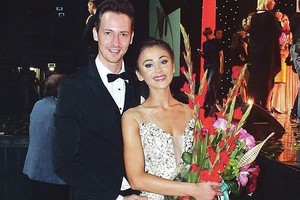 Grožio konkurse kaunietę Dianą Nižnik palaikė VDU dėstytojas