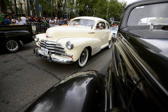 Meksikoje išsirikiavo rekordinis senovinių automobilių paradas