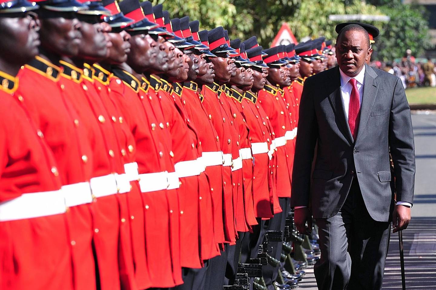 Kenijos lyderis Uhuru Kenyatta trečiadienį tapo pirmuoju prezidento pareigas einančiu politiku, pasirodžiusiu Tarptautiniame baudžiamajame teisme (TBT), kuris jį kaltina nusikaltimais žmoniškumui.<br>AFP/Scanpix nuotr.