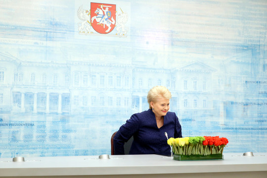 Prezidentė suteikė malonę trims asmenims