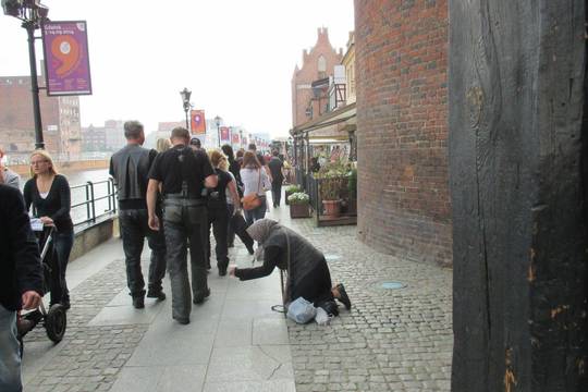 Gdansko elgetos: gatvėje – kaip teatre