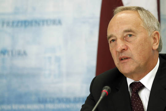 Latvijos prezidentas palaiko trijų partijų koaliciją
