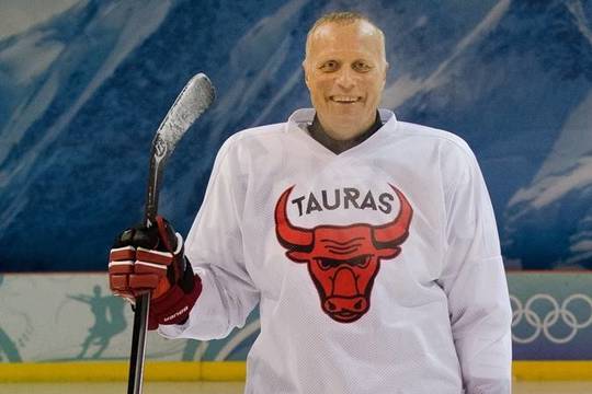 Dakaro ralio užkariautojas lieja prakaitą ant ledo