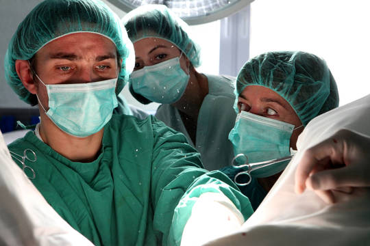Cezario pjūvių epidemija: lietuvės moka už tai, kas nemokama