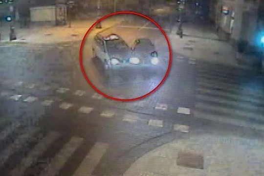 Taip ir įvyksta avarijos: iš pirmos juostos suko į kairę