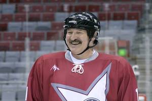 A. Lukašenka su 10-mečiu sūnumi įveikė arabų ledo ritulininkus