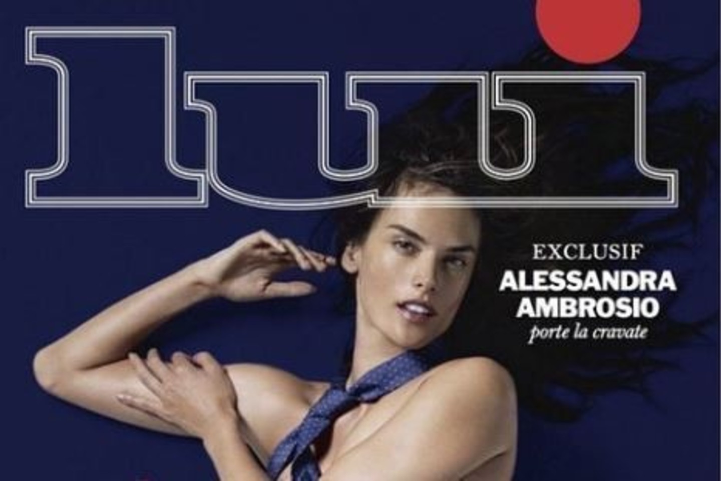 Alessandra Ambrosio žurnalo viršeliui pozavo visiškai nuoga.<br>„Instagram“ nuotr.
