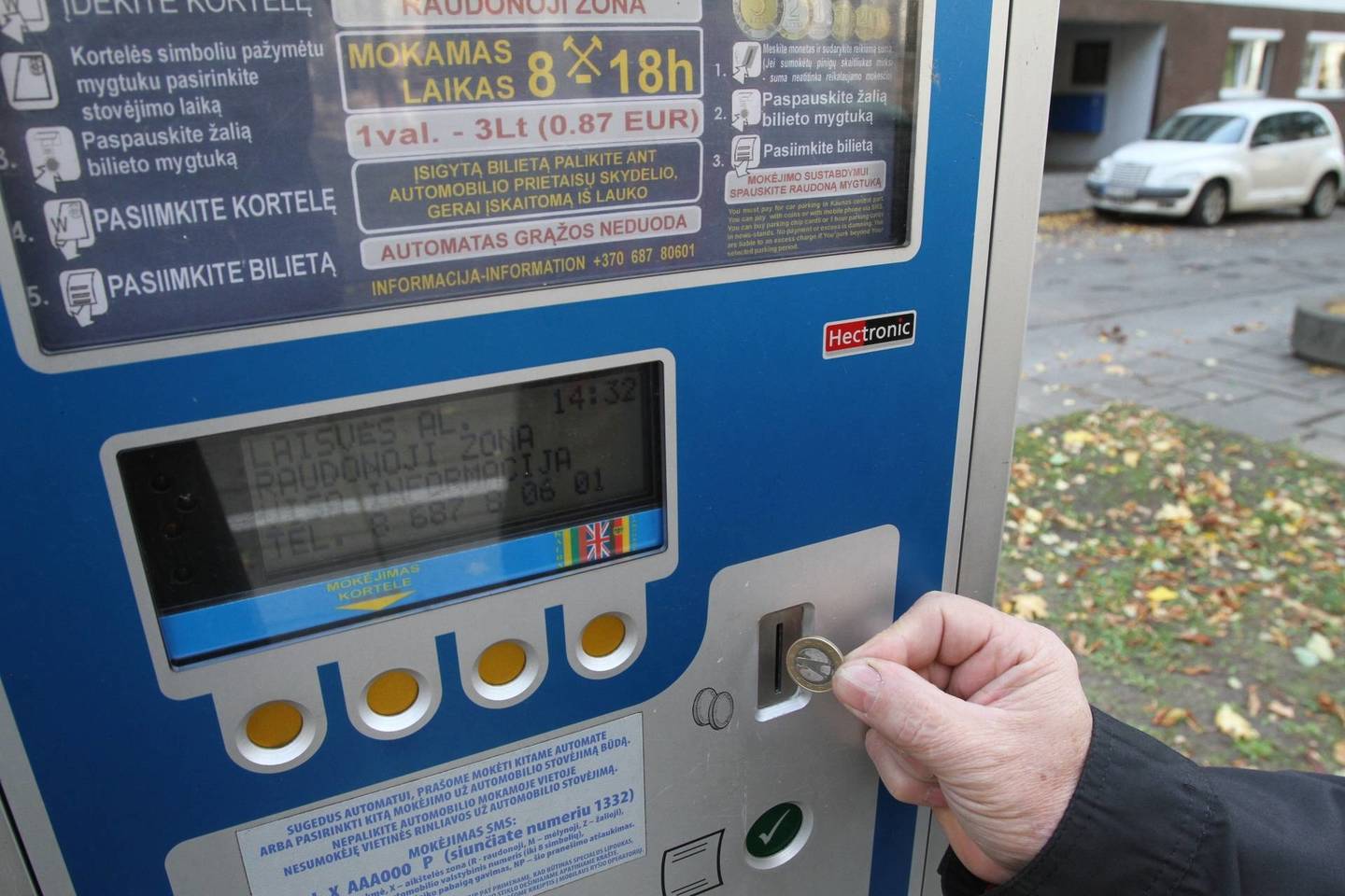Pagal patvirtintą tvarką už automobilio stovėjimą nesumokėję vairuotojai per 24 valandas gali sumokėti paros mokestį.