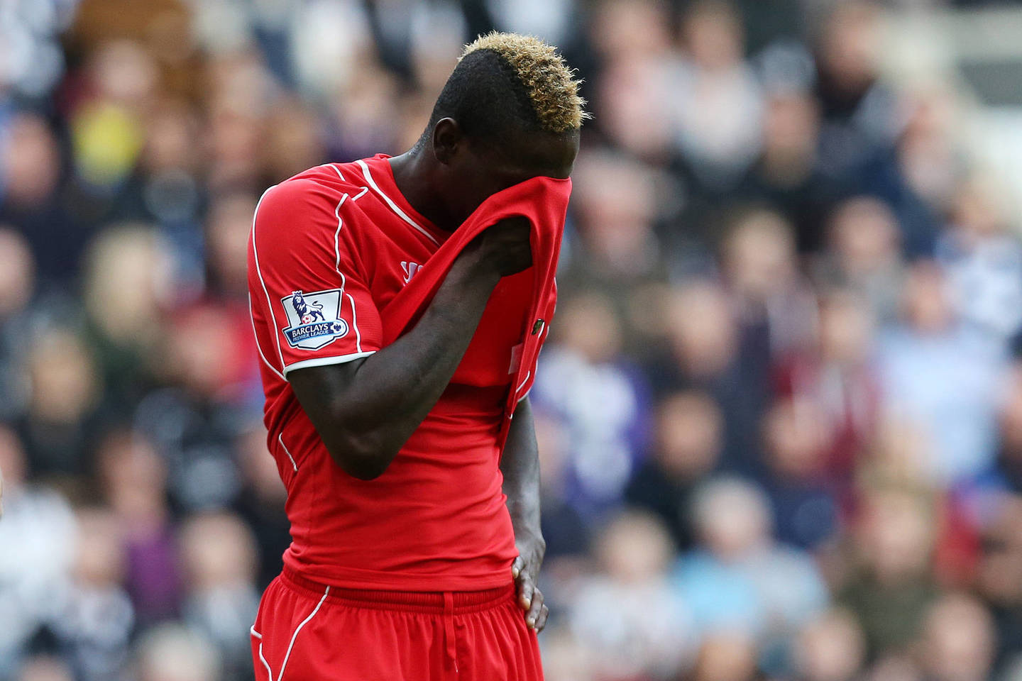 „Newcastle United“ – „Liverpool“ mačo akimirka.