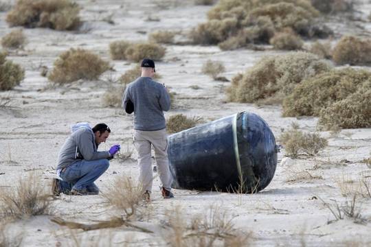 „SpaceShipTwo“ erdvėlaivio nuolaužos rastos 8 km spinduliu