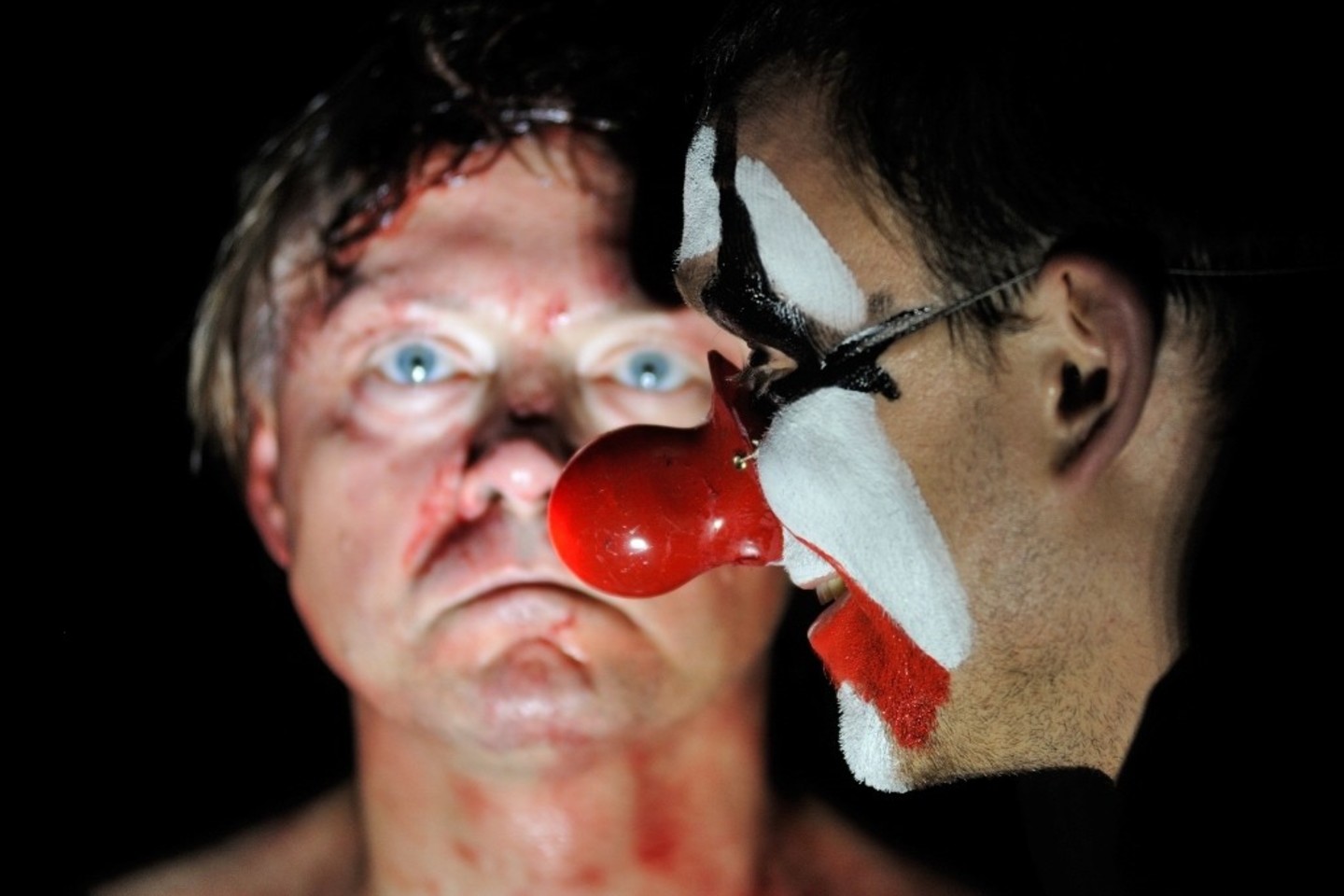 Scena iš spektaklio „Hamletas“.