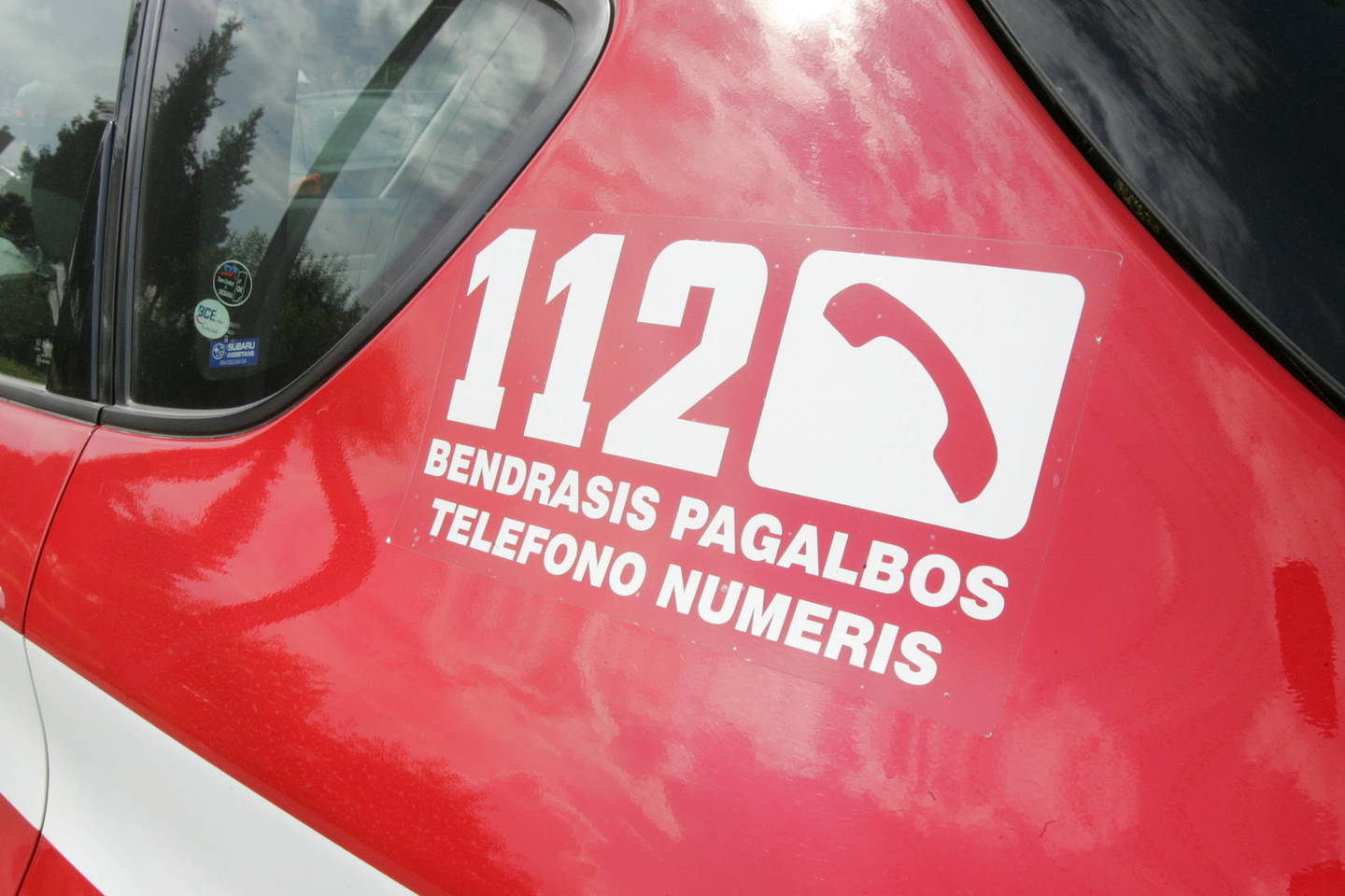 Antradienio vakarą Kėdainiuose netikėtai užsiliepsnojus automobiliui nukentėjo žmogus.