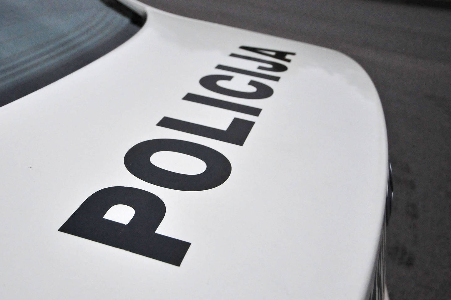 Policija aiškina įvukio Jonavos atvėje aplinkybes.